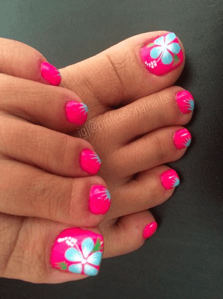 15 Sizzling Summer Pedicure Ideas