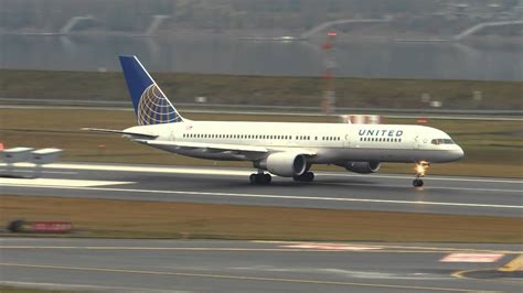 United Airlines Boeing 757-200 [N534UA] takeoff from PDX - YouTube