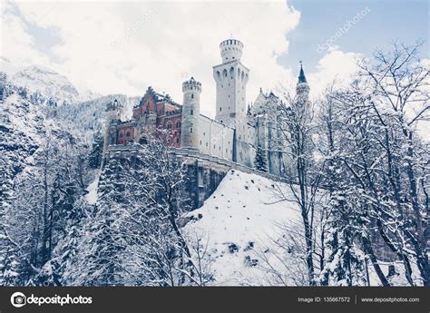 Neuschwanstein castle in winter – Stock Editorial Photo © pabkov #135667572