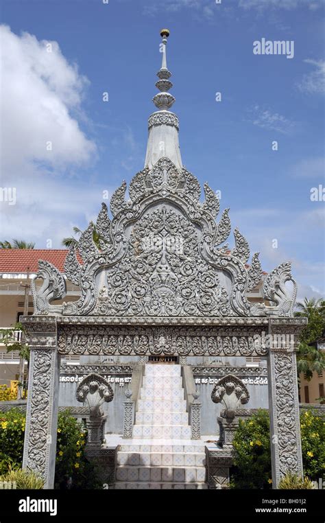 Khmer temples in Phnom Penh, CAMBODIA Stock Photo - Alamy