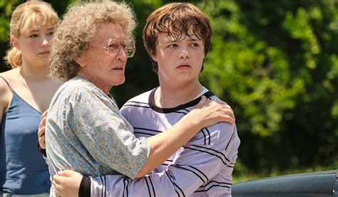 Hillbilly Elegy Review: Glenn Close Shines in Misguided Netflix Biopic ...