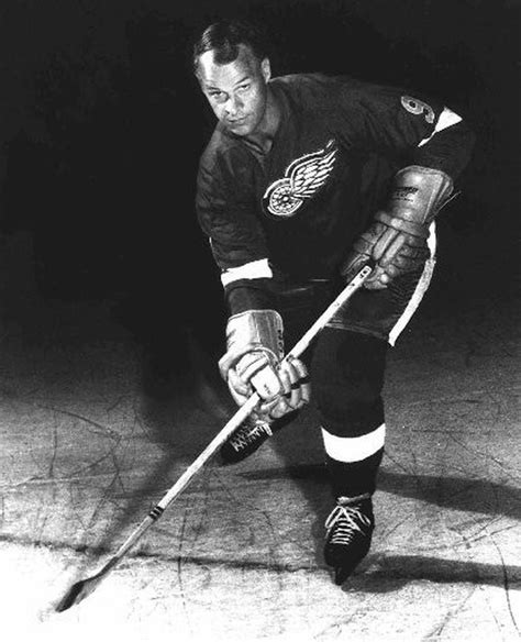 Former Red Wings great Gordie Howe suffers 'pretty severe stroke ...