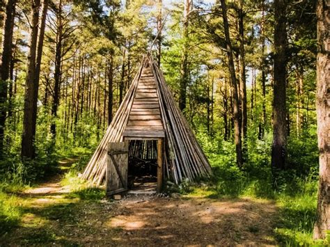 How to Build a Survival Shelter | Survival Front