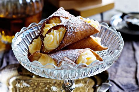 Cannoli with vanilla custard recipe