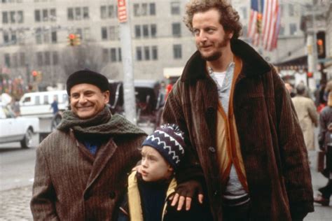 Home Alone 2: Lost in New York *** (1992, Macaulay Culkin, Joe Pesci ...