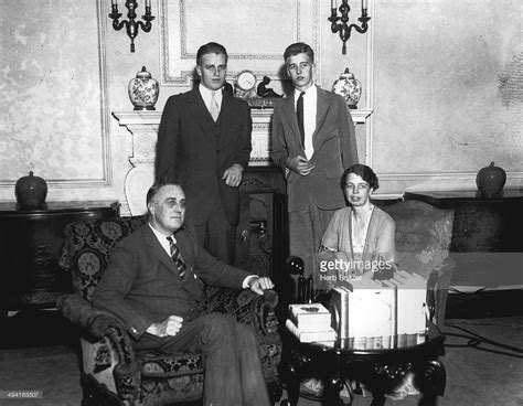 Franklin Delano Roosevelt and his family pose for a portrait in 1932 ...