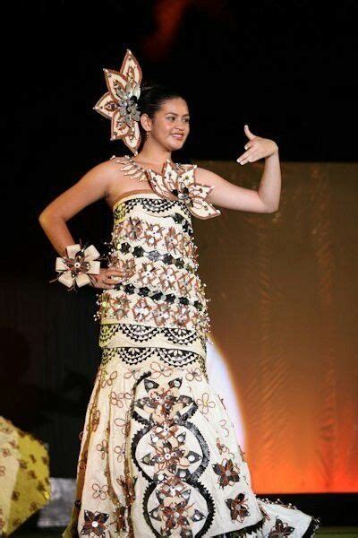 78 Traditional Costumes from around the World ... Polynesian Dance ...