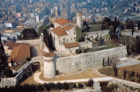 Brescia Castle - Megaconstrucciones.net English Version