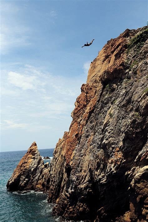 Acapulco cliff divers plunge into new unknown | Shanghai Daily