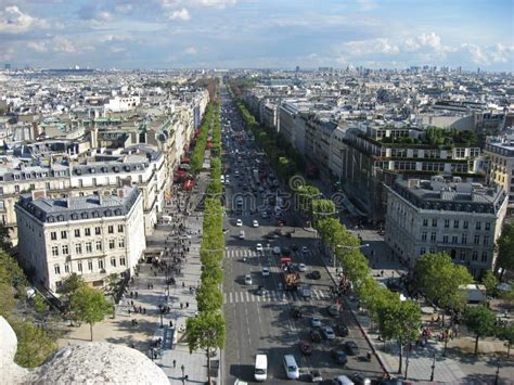 Avenida Victor Hugo - Paris Imagem de Stock - Imagem de hugo, carros ...