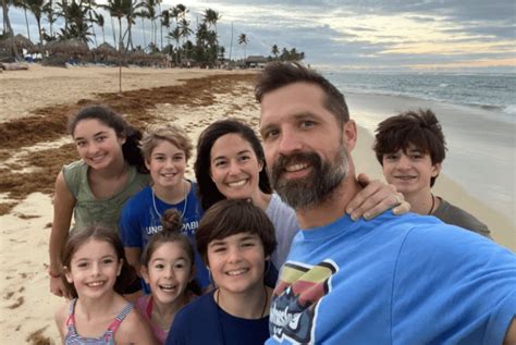 Walker Hayes Reveals His 'Insane' Grocery List For His Six Kids ...