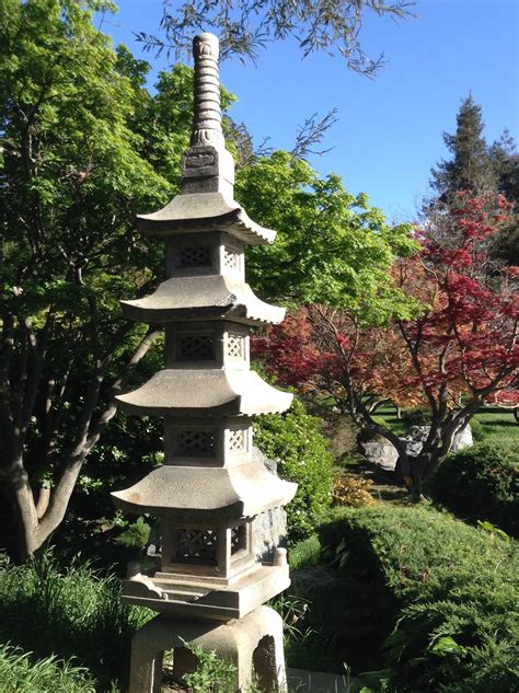 Multi level Japanese cement pagoda | 美しい風景, 風景, 美しい