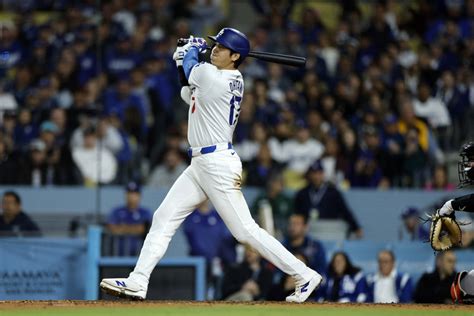 Shohei Ohtani Hits First Home Run as a Dodger in 5–4 Win Over Giants