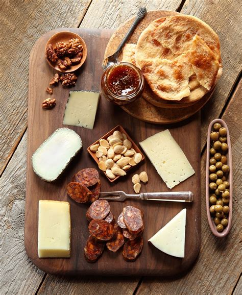 Spanish cheese board. Yum! | Tapas recipes, Food, Charcuterie and ...