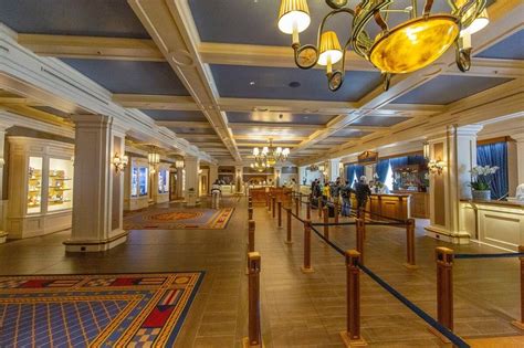 Disney's Newport Bay Club - Hotel with maritime ambience in Disneyland ...