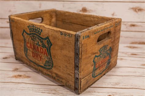 Vintage Canada Dry Wooden Crate Box Metal Rustic Carrier Green Red ...