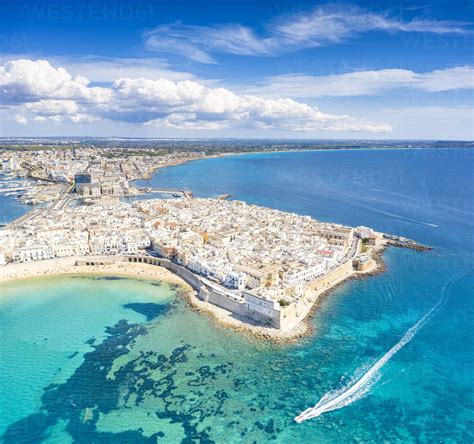 White sand beach washed by the turquoise sea surrounding Gallipoli ...