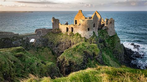 Ruins of Dunluce Castle at sunset, Northern Ireland, UK | Windows ...