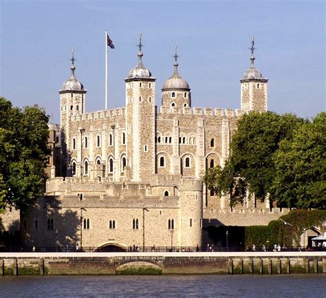 The Tower of London Historical Facts and Pictures | The History Hub