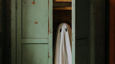 Are Ghosts Real? 10 Signs Your House May Be Haunted | Teen Vogue