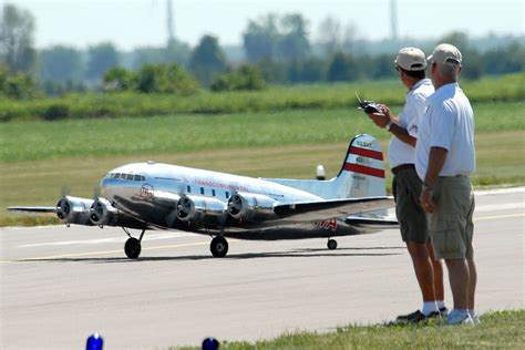 Landing at Nall, 2011..Jerry Smith photo. | Radio control planes, Radio ...