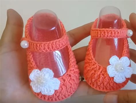 Crochet Baby Shoes With Tiny Flower - Crochet Ideas