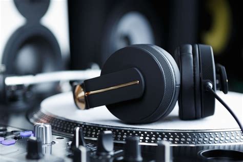 6 Best DJ Headphones [2023] | Headphonesty