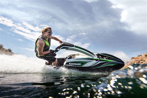 Kawasaki Jet Ski SXR Review - boats.com