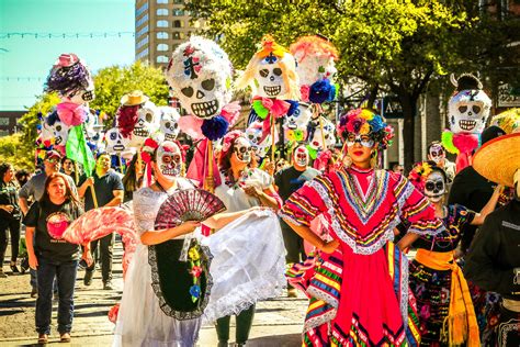 The Beautiful and Unique Tradition of Dia de Los Muertos