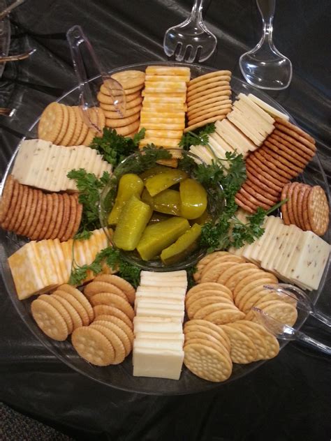 Cheese Cracker Tray center filled with mini pickles | Питание рецепты ...