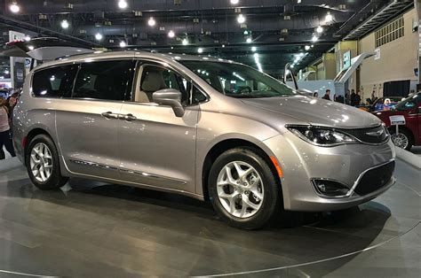 Chrysler Pacifica (minivan) - Wikipedia