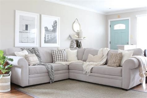 What Color Pillows Go With A Grey Couch | Storables