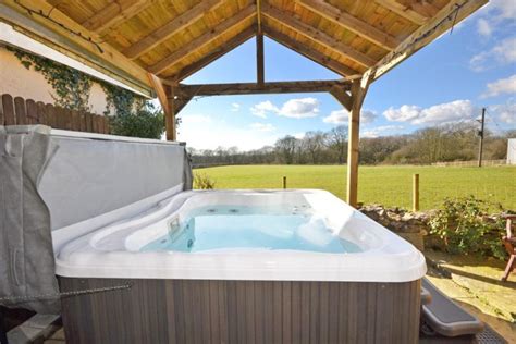 15 Log Cabins and Lodges with Hot Tubs Yorkshire Coast 2023 - Best ...