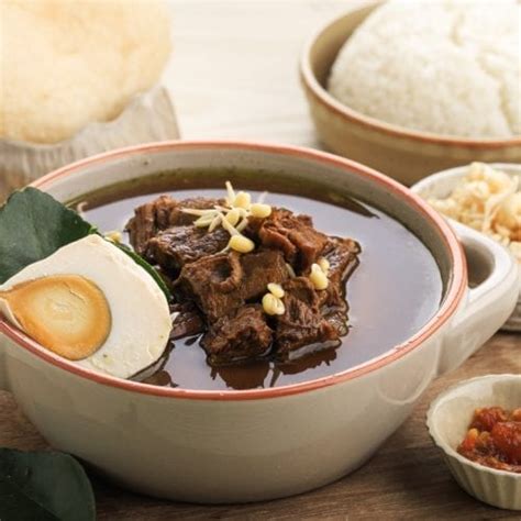 Nasi Rawon Recipe (Indonesian Black Beef Soup) (2024)