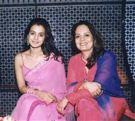 ** BOLLYWOOD FAMILY **: AMISHA PATEL