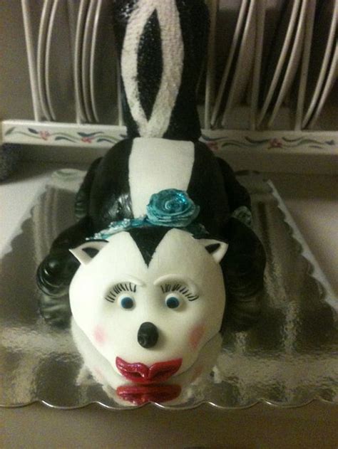 Skunk Cake - Decorated Cake by Margarida Myers - CakesDecor