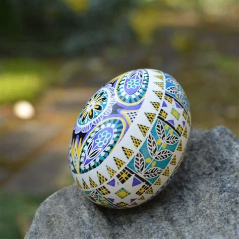 Blue Flowers Pysanka Ukrainian Easter egg, decorative ornament in 2020 ...