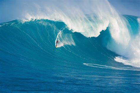 Surf Spots in Maui- The Complete Guide to Surfing in Maui, Hawaii