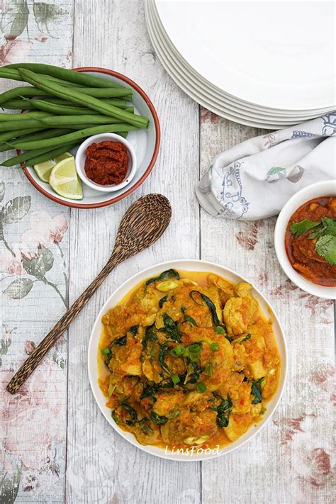 Indonesian Chicken Curry with Thai Basil (Ayam Woku Kemangi)