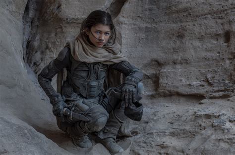 Another Look at Zendaya's DUNE Character and Her Weapon - Nerdist