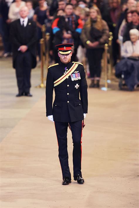 Prince Harry: First Look At Him In Military Uniform At Queen’s Vigil ...