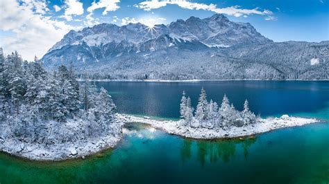 Braxen Bay on Lake Eibsee near Grainau against Zugspitze, Werdenfelser ...