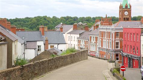 Derry City Walls, Londonderry holiday accommodation: holiday houses ...