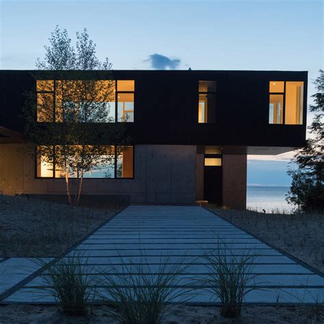 Five of the best houses in Michigan on Dezeen | Michigan lake house ...