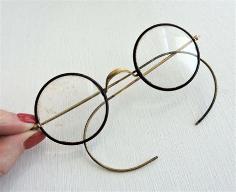 10 Most Valuable Antique Eyeglasses: Identification and Valuation