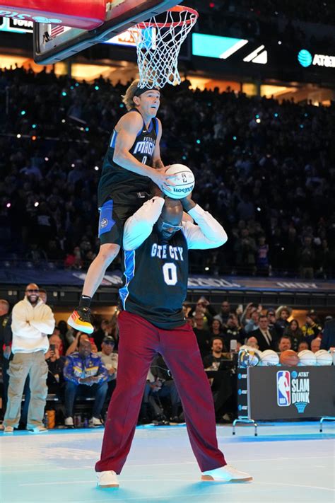 Mac McClung dunks over Shaq to win back-to-back All-Star dunk contests