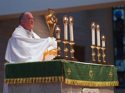 Adoration of the Blessed Sacrament – Holy Trinity Catholic Church