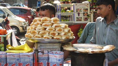 These 10 Khau Gallis Are the Best Street Food Destinations in Mumbai