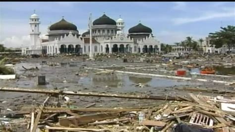 December 2004: Tsunami Devastates Indonesian Town