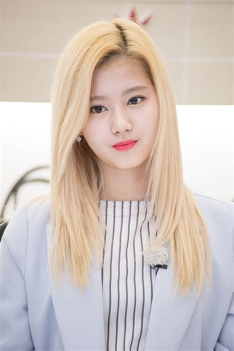 Sana : r/twice